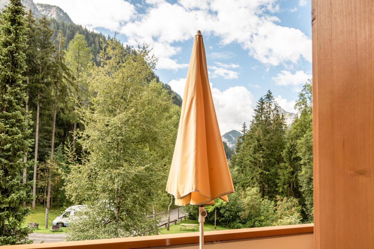 Typically Swiss Hotel Ermitage Кандерштег Экстерьер фото